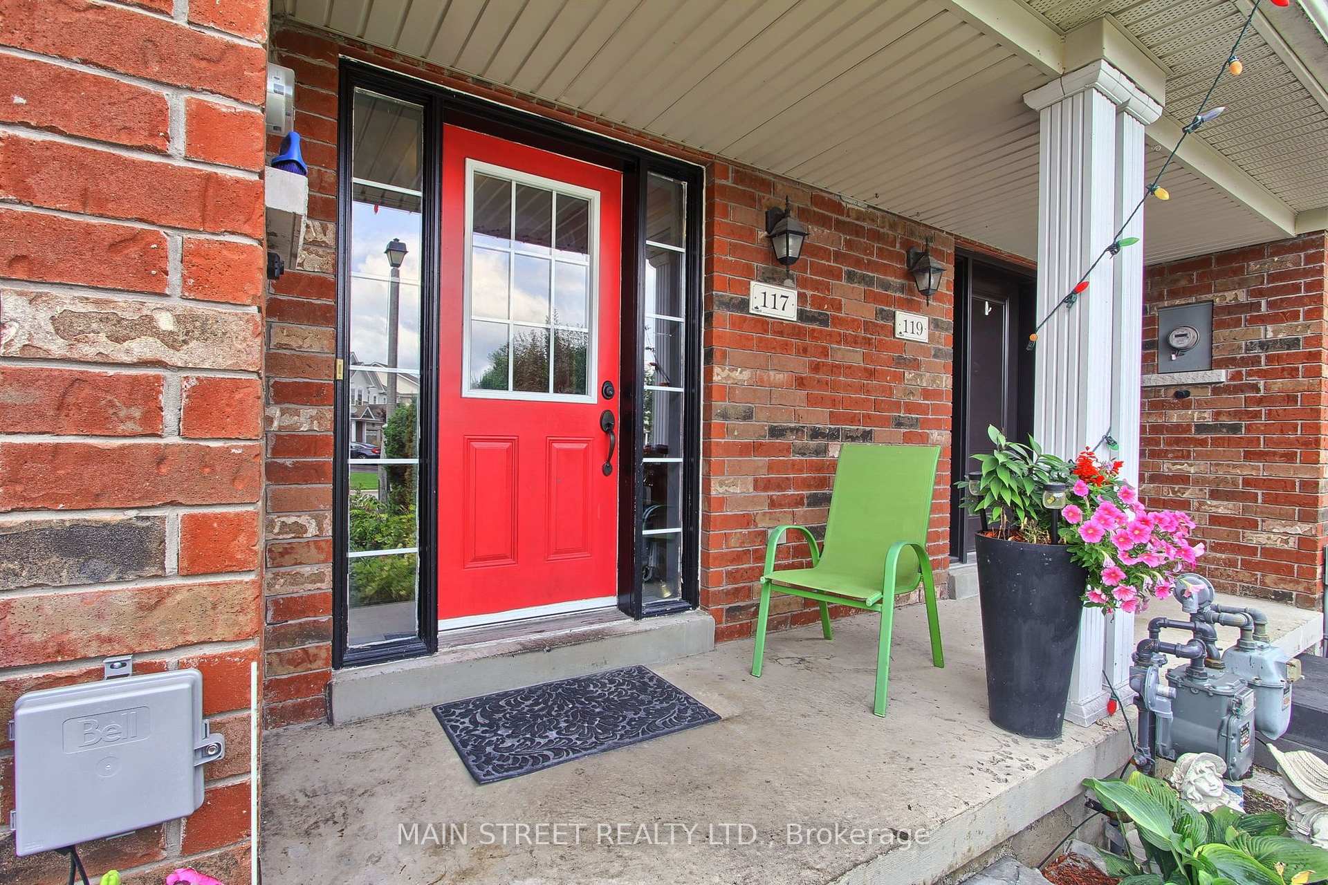 Photo 3 of 117 Hammill Heights, East Gwillimbury, Mt Albert — HOMEH