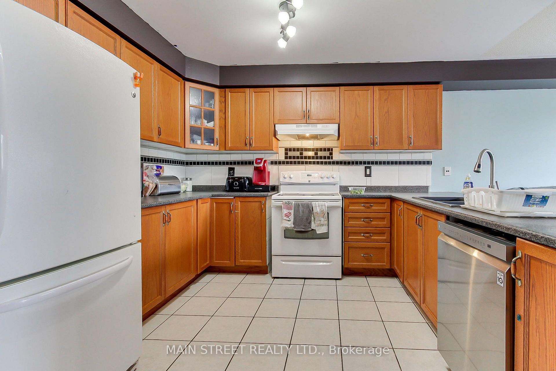 Photo 6 of 117 Hammill Heights, East Gwillimbury, Mt Albert — HOMEH