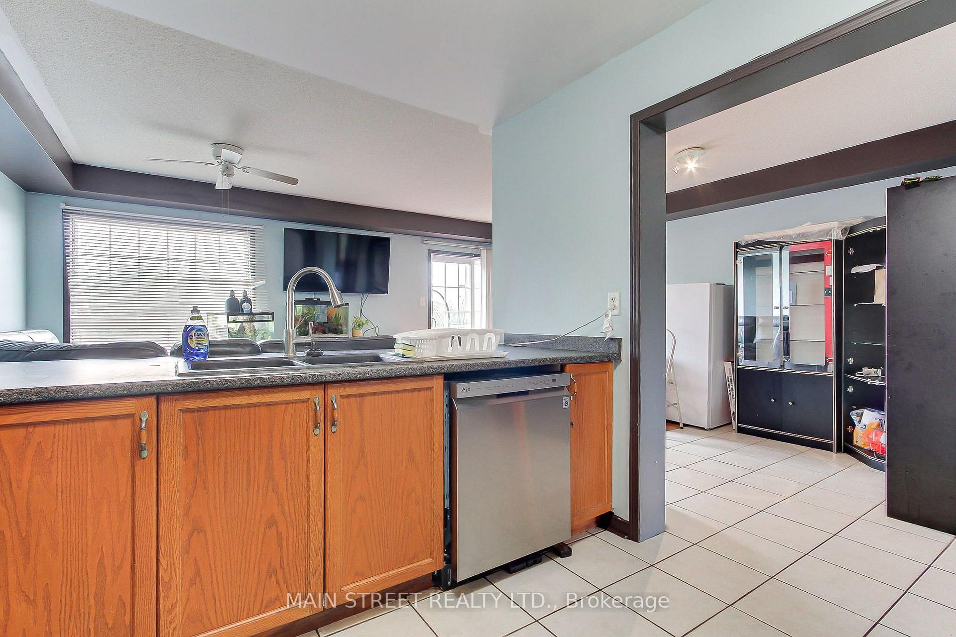 Photo 8 of 117 Hammill Heights, East Gwillimbury, Mt Albert — HOMEH