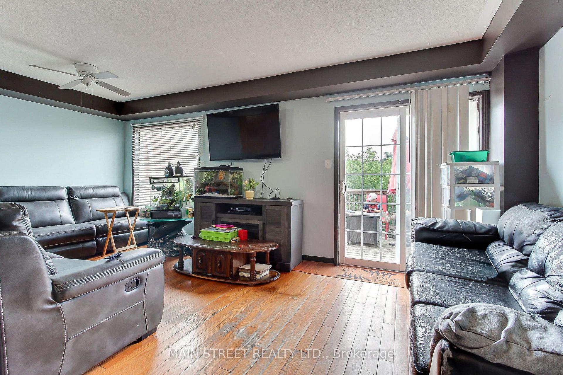 Photo 9 of 117 Hammill Heights, East Gwillimbury, Mt Albert — HOMEH