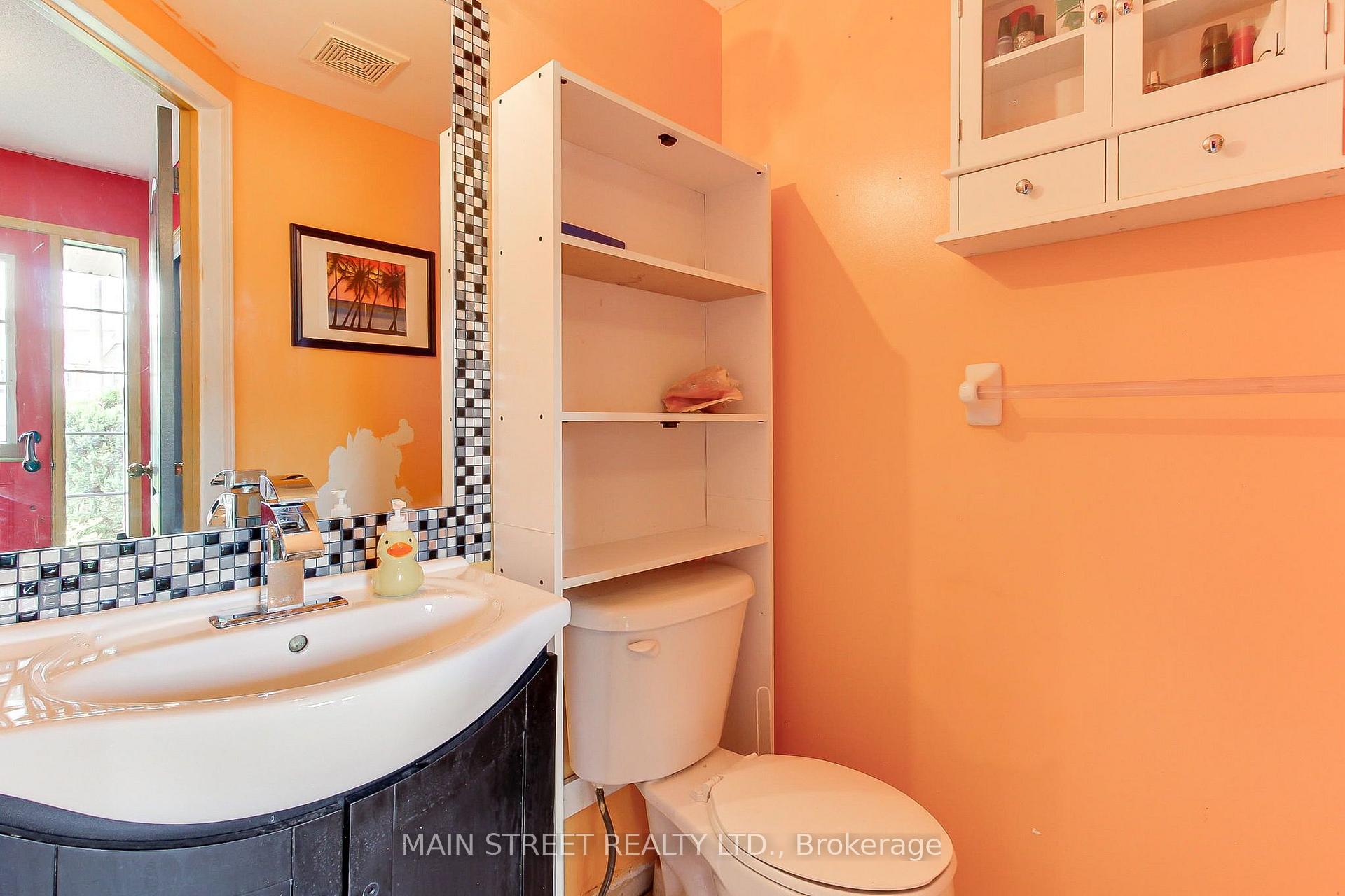 Photo 10 of 117 Hammill Heights, East Gwillimbury, Mt Albert — HOMEH