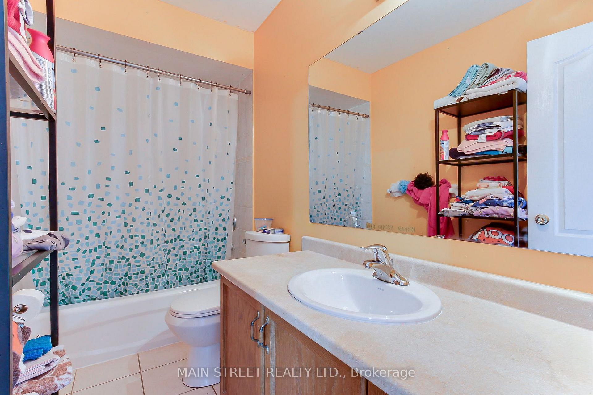 Photo 16 of 117 Hammill Heights, East Gwillimbury, Mt Albert — HOMEH