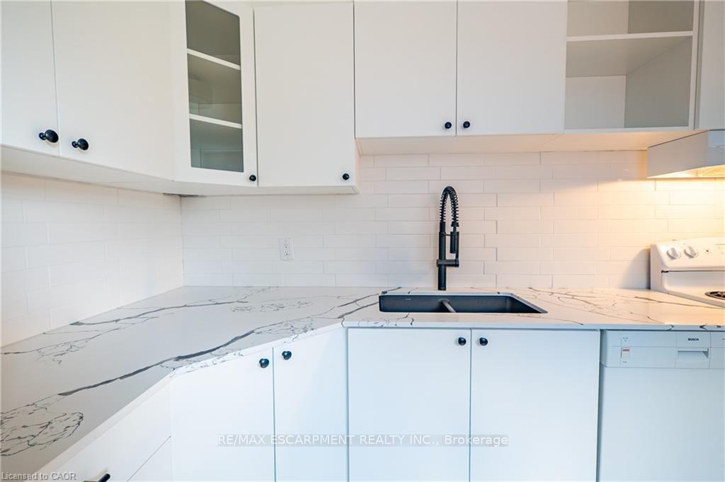 Photo 8 of 150 Beland Avenue S, Hamilton, Glenview — HOMEH