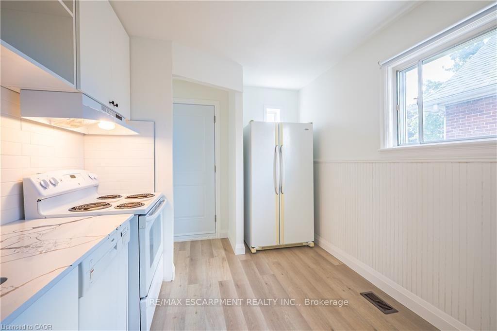 Photo 9 of 150 Beland Avenue S, Hamilton, Glenview — HOMEH