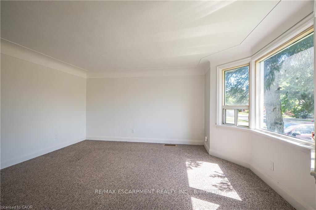 Photo 10 of 150 Beland Avenue S, Hamilton, Glenview — HOMEH