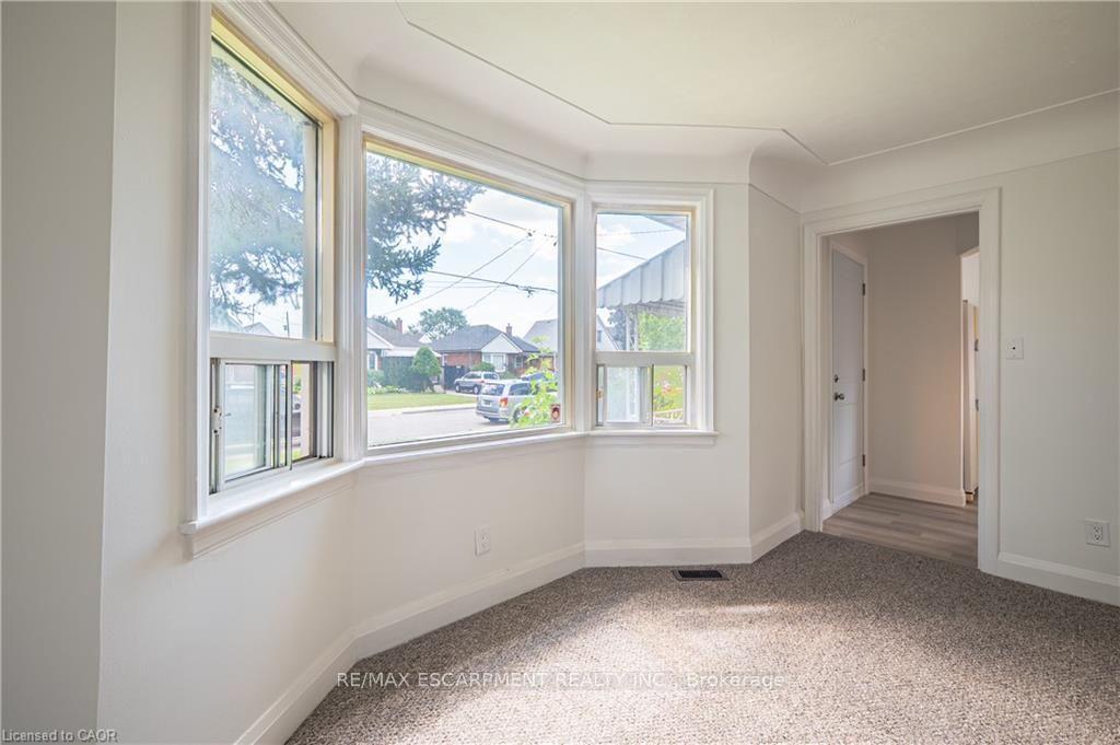 Photo 11 of 150 Beland Avenue S, Hamilton, Glenview — HOMEH
