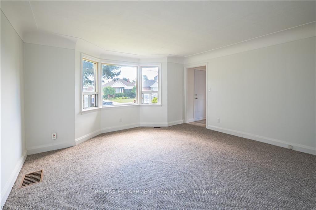 Photo 13 of 150 Beland Avenue S, Hamilton, Glenview — HOMEH