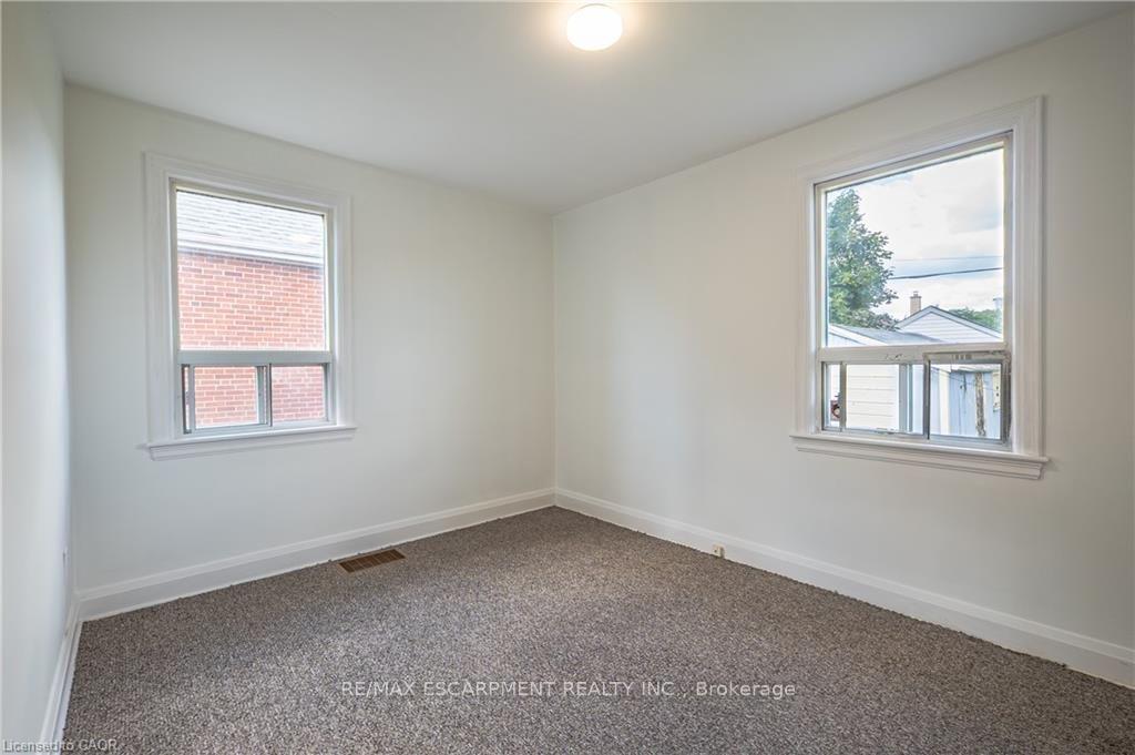 Photo 16 of 150 Beland Avenue S, Hamilton, Glenview — HOMEH
