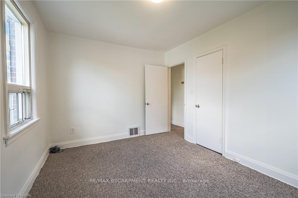 Photo 17 of 150 Beland Avenue S, Hamilton, Glenview — HOMEH