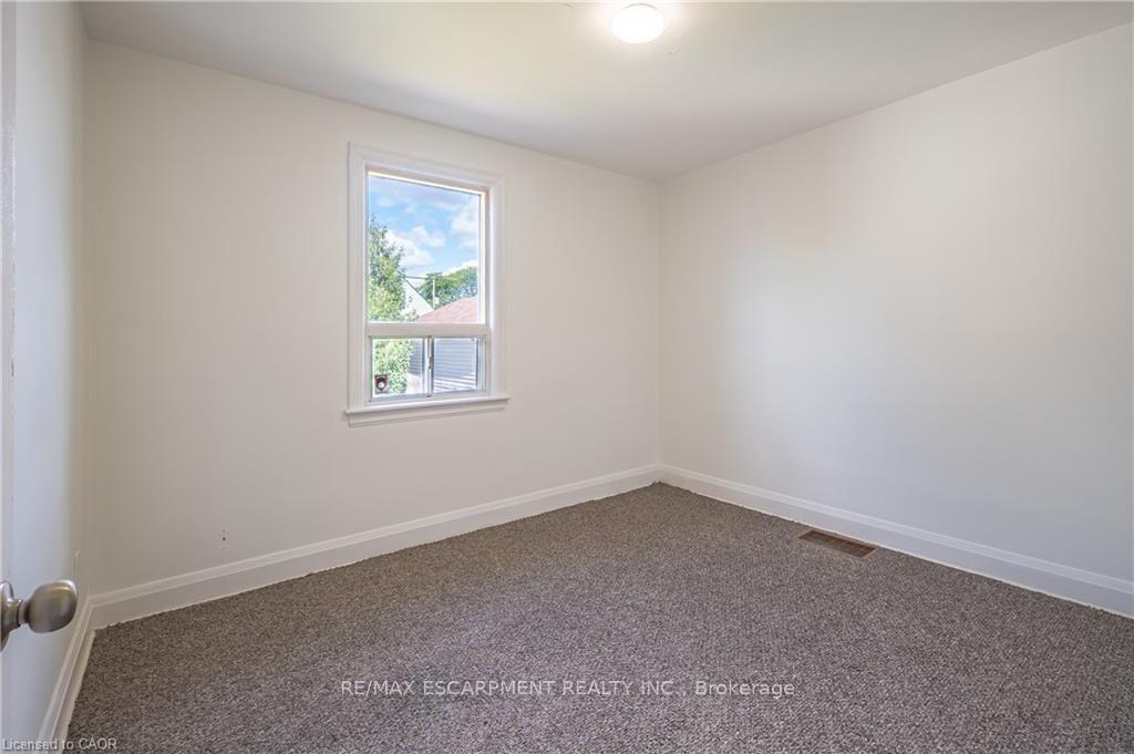 Photo 18 of 150 Beland Avenue S, Hamilton, Glenview — HOMEH