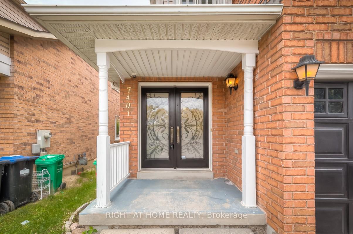 Photo of 7401 Village Walk