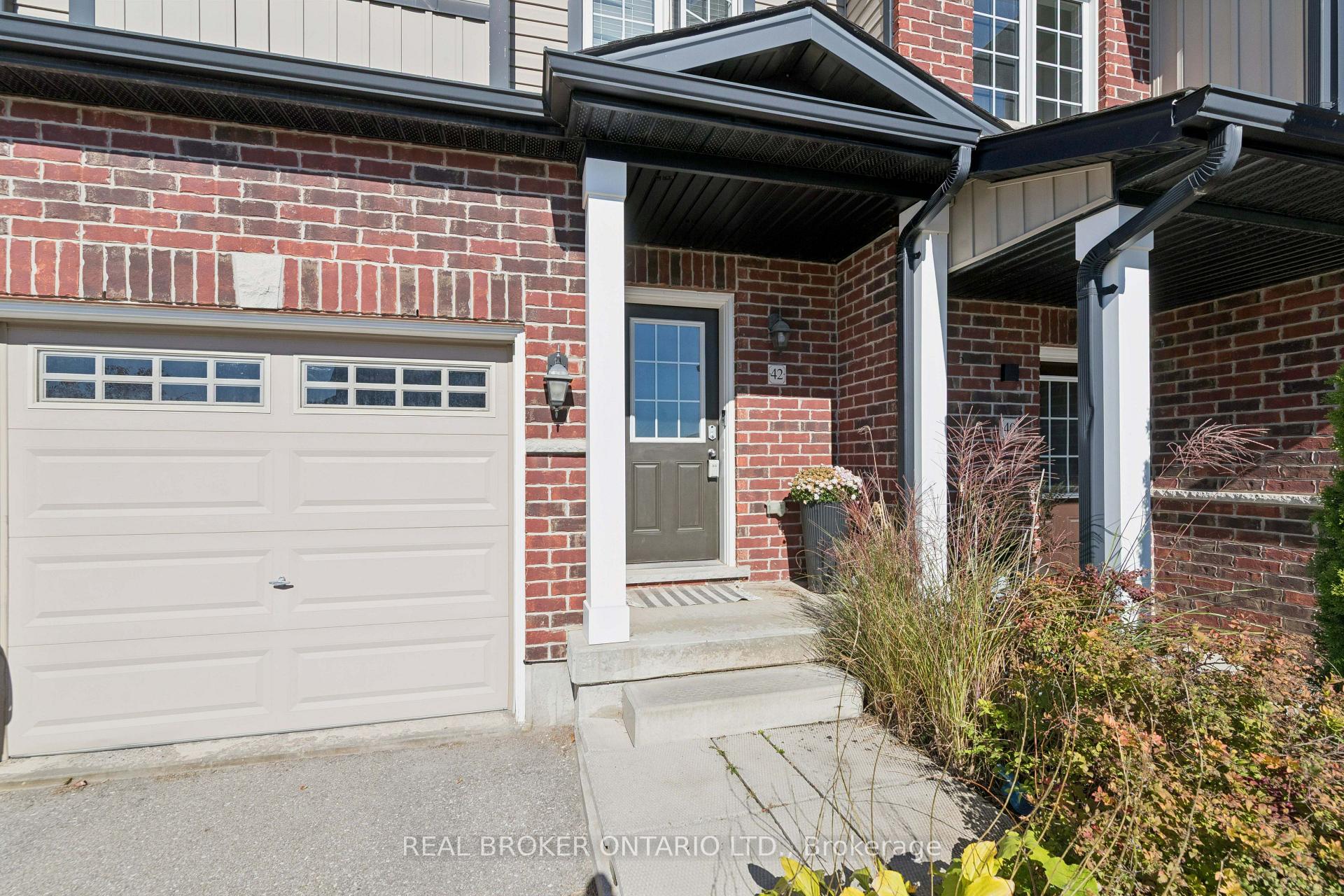 Photo 2 of 42 Renfrew Street, Kitchener, Huron Park — HOMEH