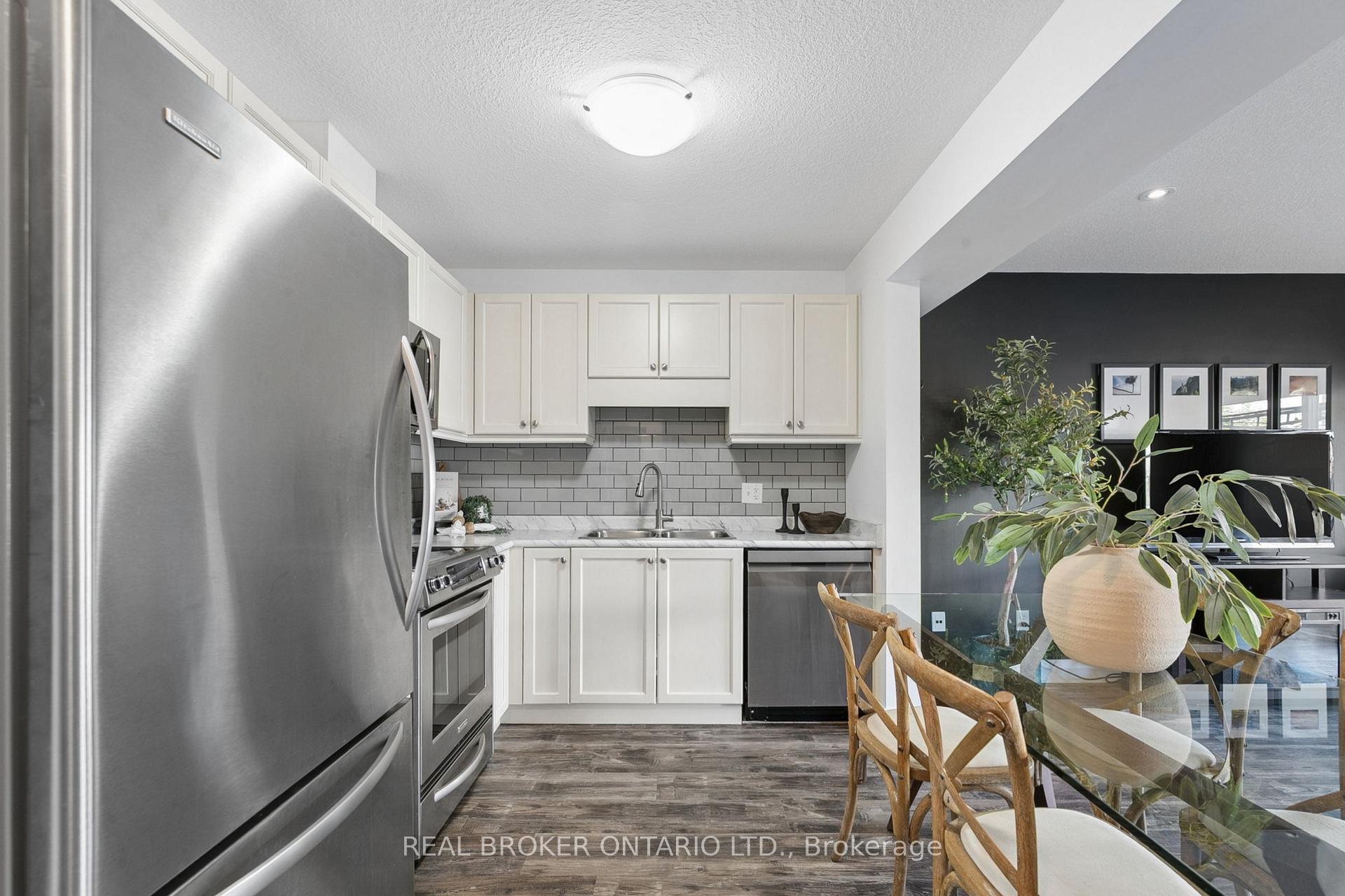 Photo 4 of 42 Renfrew Street, Kitchener, Huron Park — HOMEH