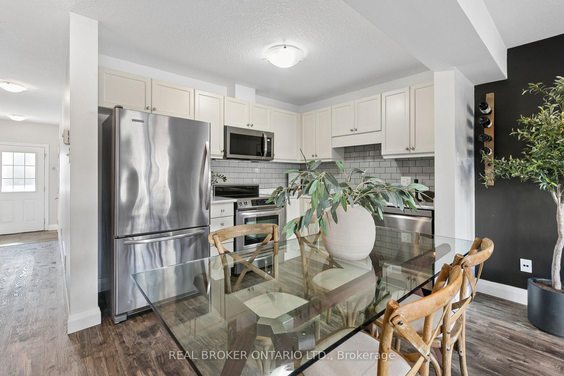 Photo 5 of 42 Renfrew Street, Kitchener, Huron Park — HOMEH