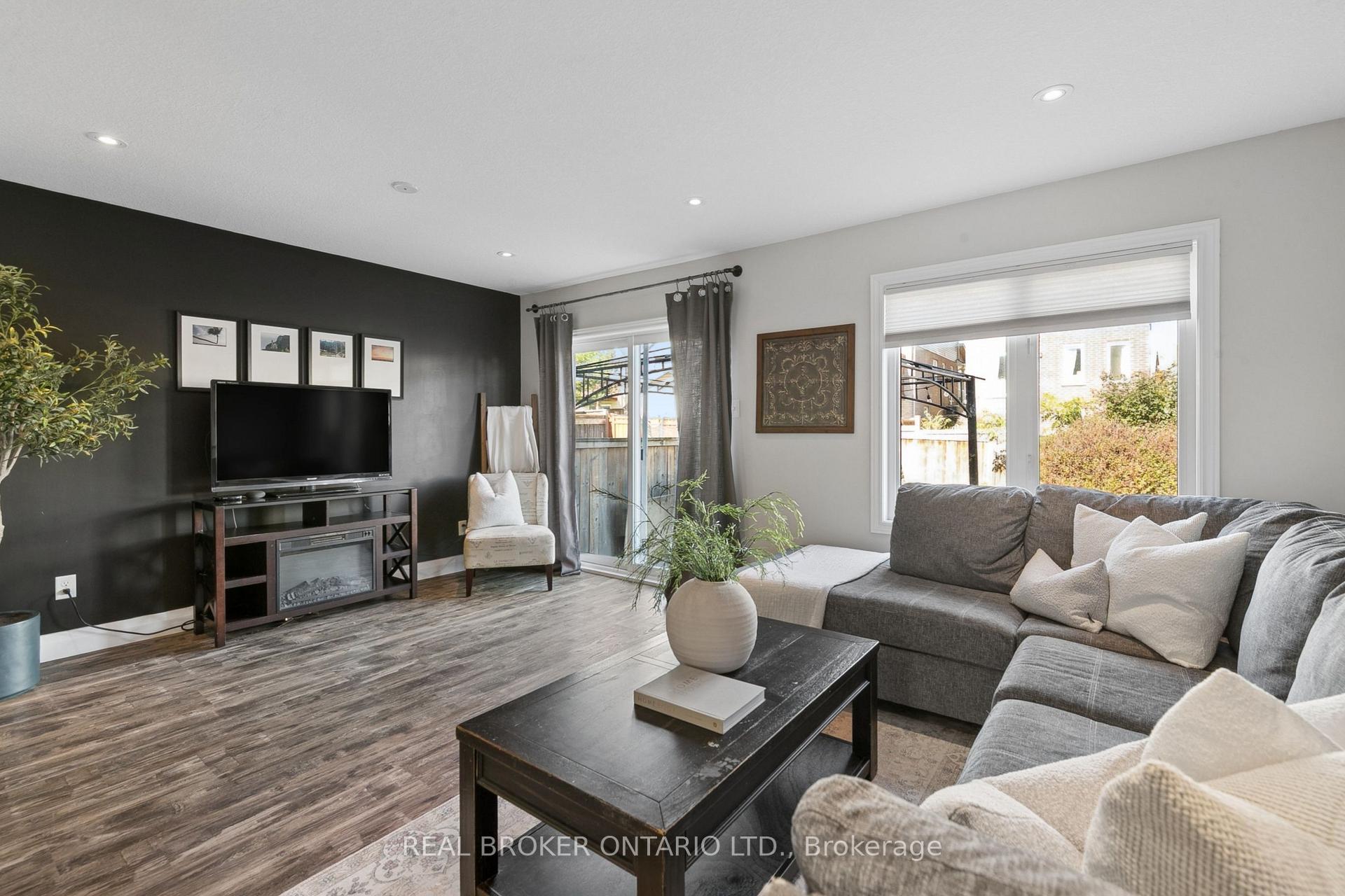 Photo 9 of 42 Renfrew Street, Kitchener, Huron Park — HOMEH