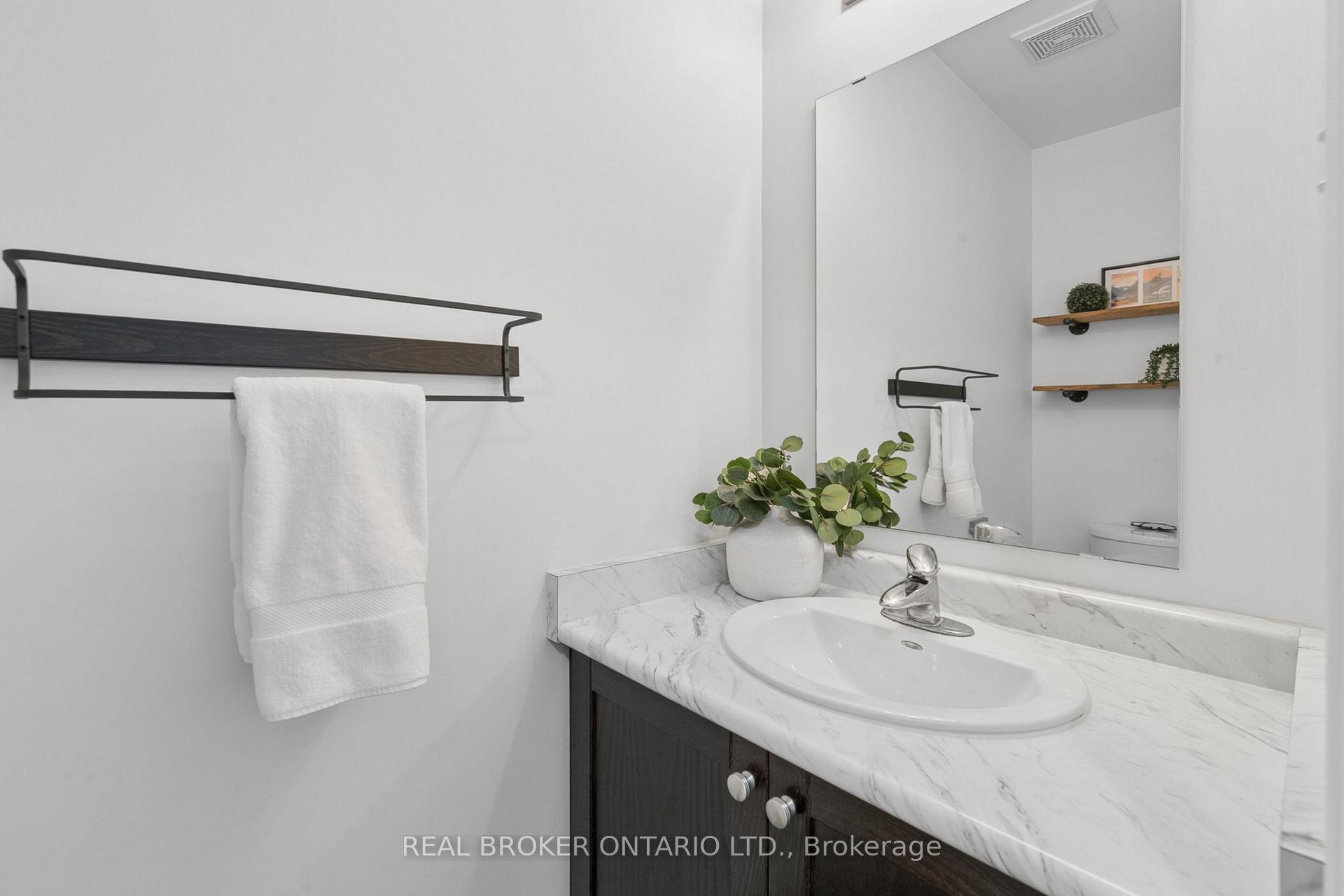 Photo 12 of 42 Renfrew Street, Kitchener, Huron Park — HOMEH