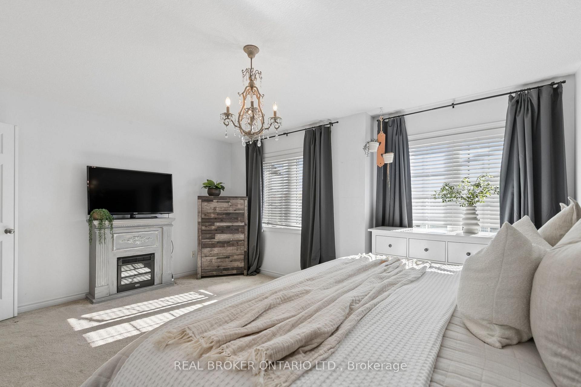 Photo 15 of 42 Renfrew Street, Kitchener, Huron Park — HOMEH