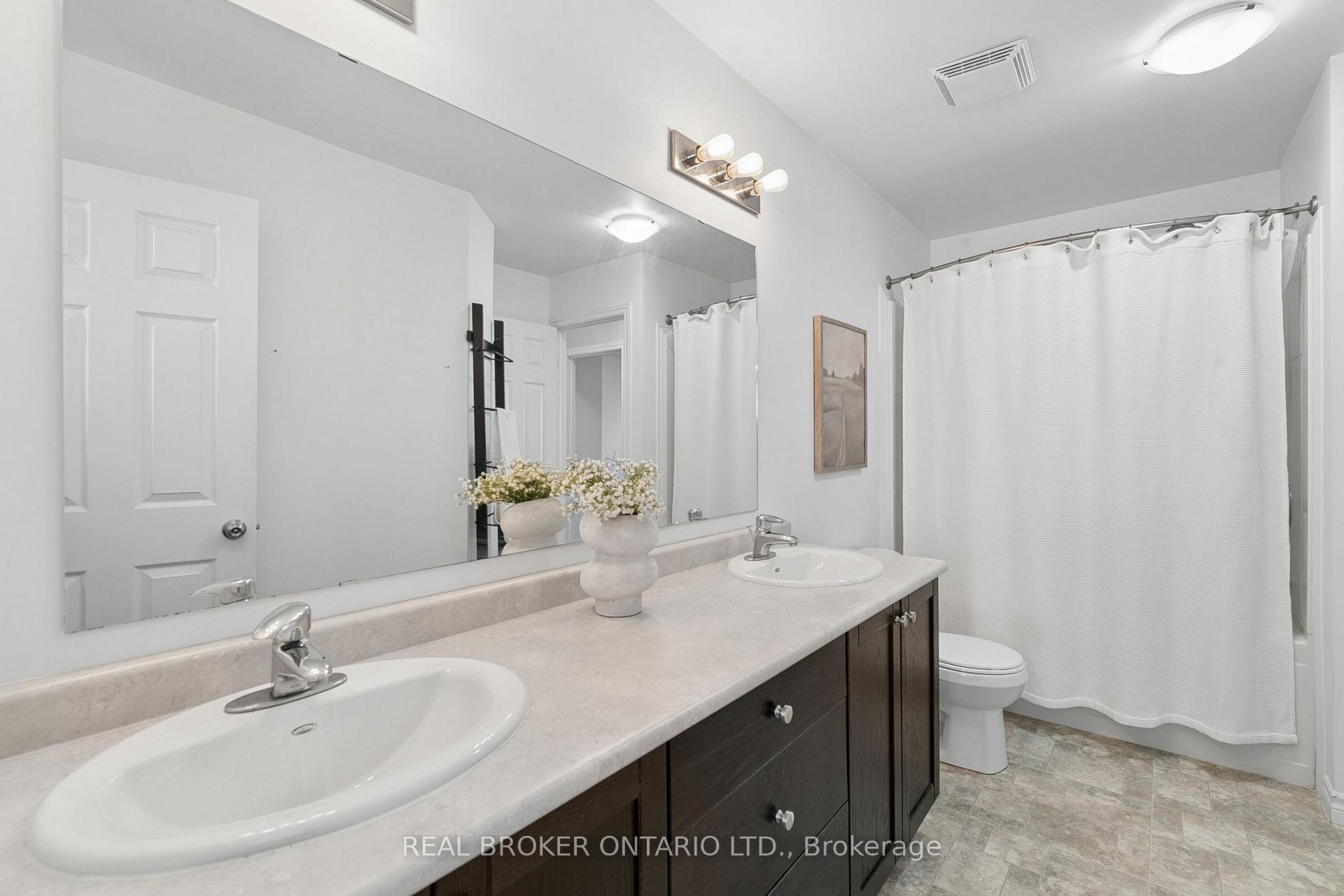 Photo 16 of 42 Renfrew Street, Kitchener, Huron Park — HOMEH