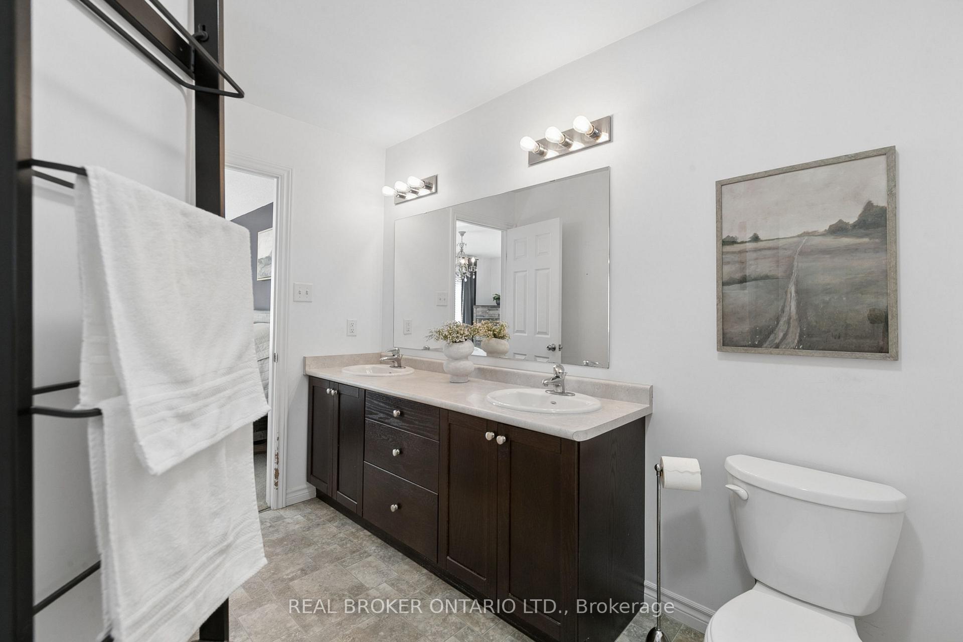 Photo 17 of 42 Renfrew Street, Kitchener, Huron Park — HOMEH