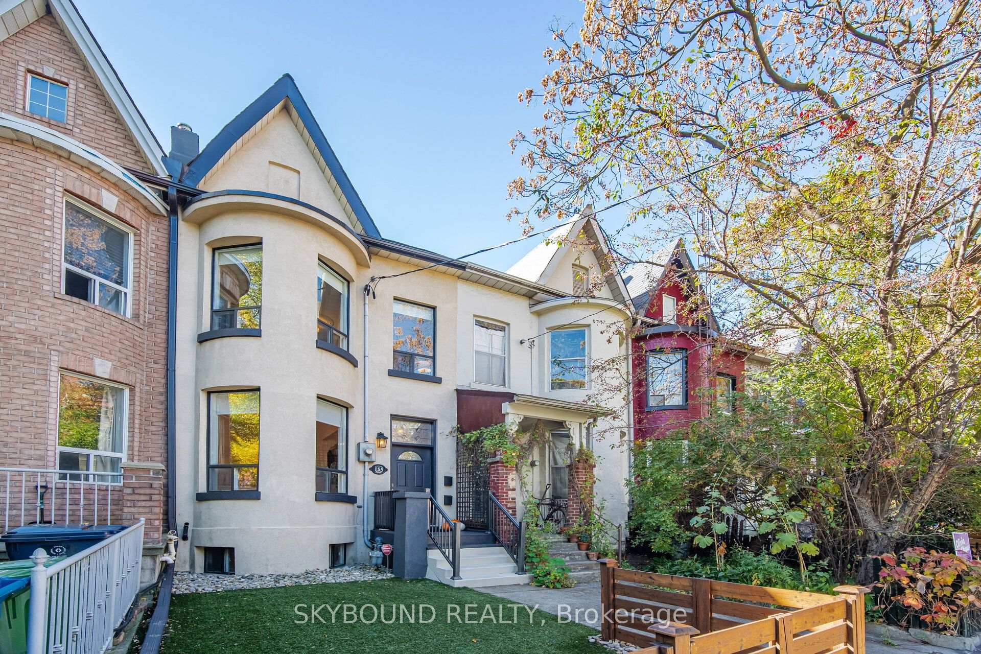 Photo 2 of 155 Niagara Street, Toronto, Niagara — HOMEH