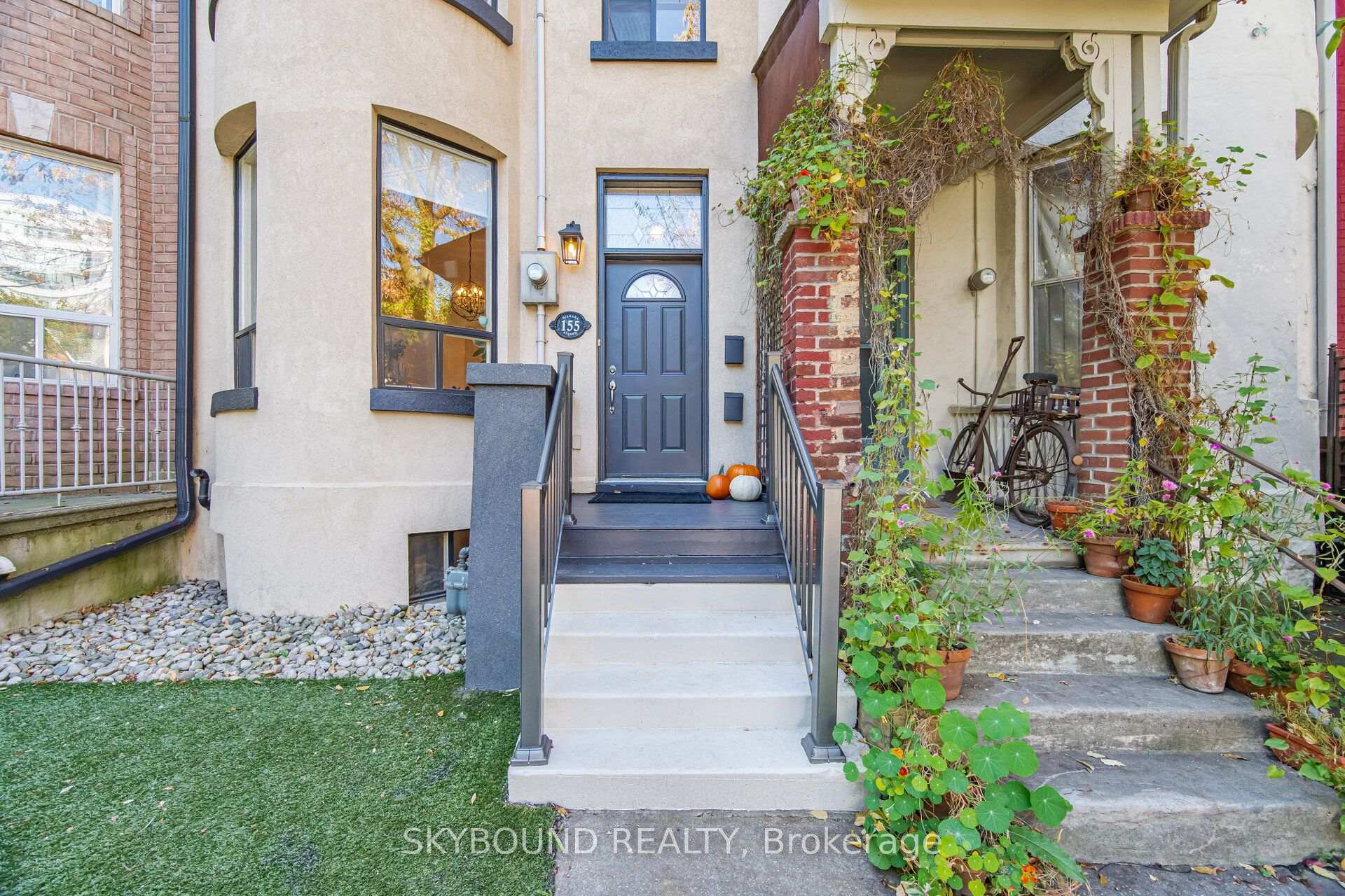 Photo 4 of 155 Niagara Street, Toronto, Niagara — HOMEH