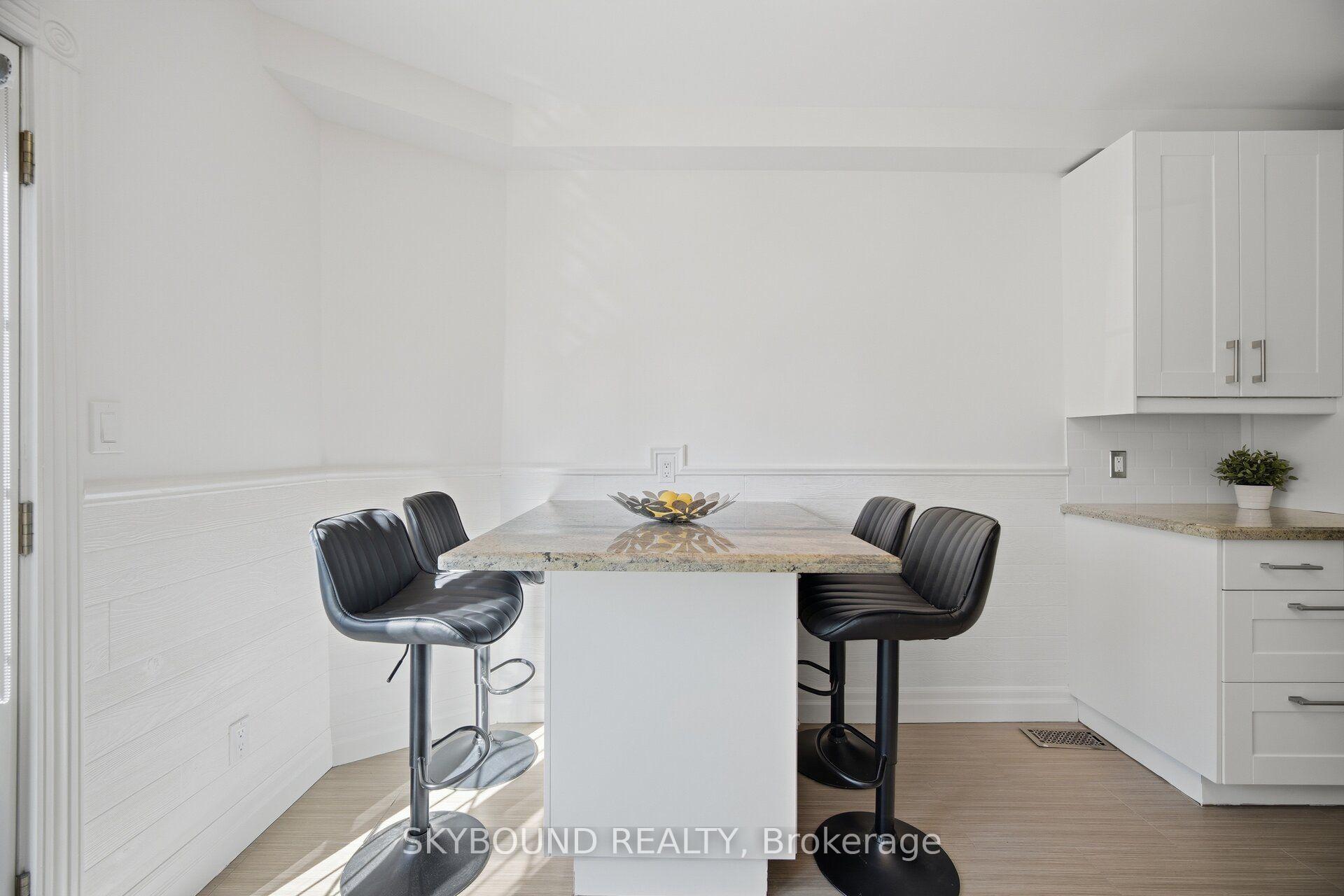 Photo 17 of 155 Niagara Street, Toronto, Niagara — HOMEH