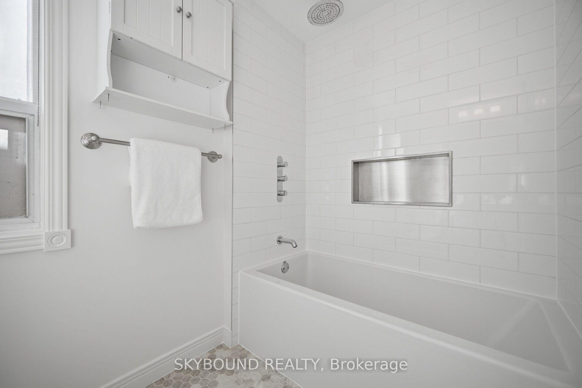 Photo 32 of 155 Niagara Street, Toronto, Niagara — HOMEH