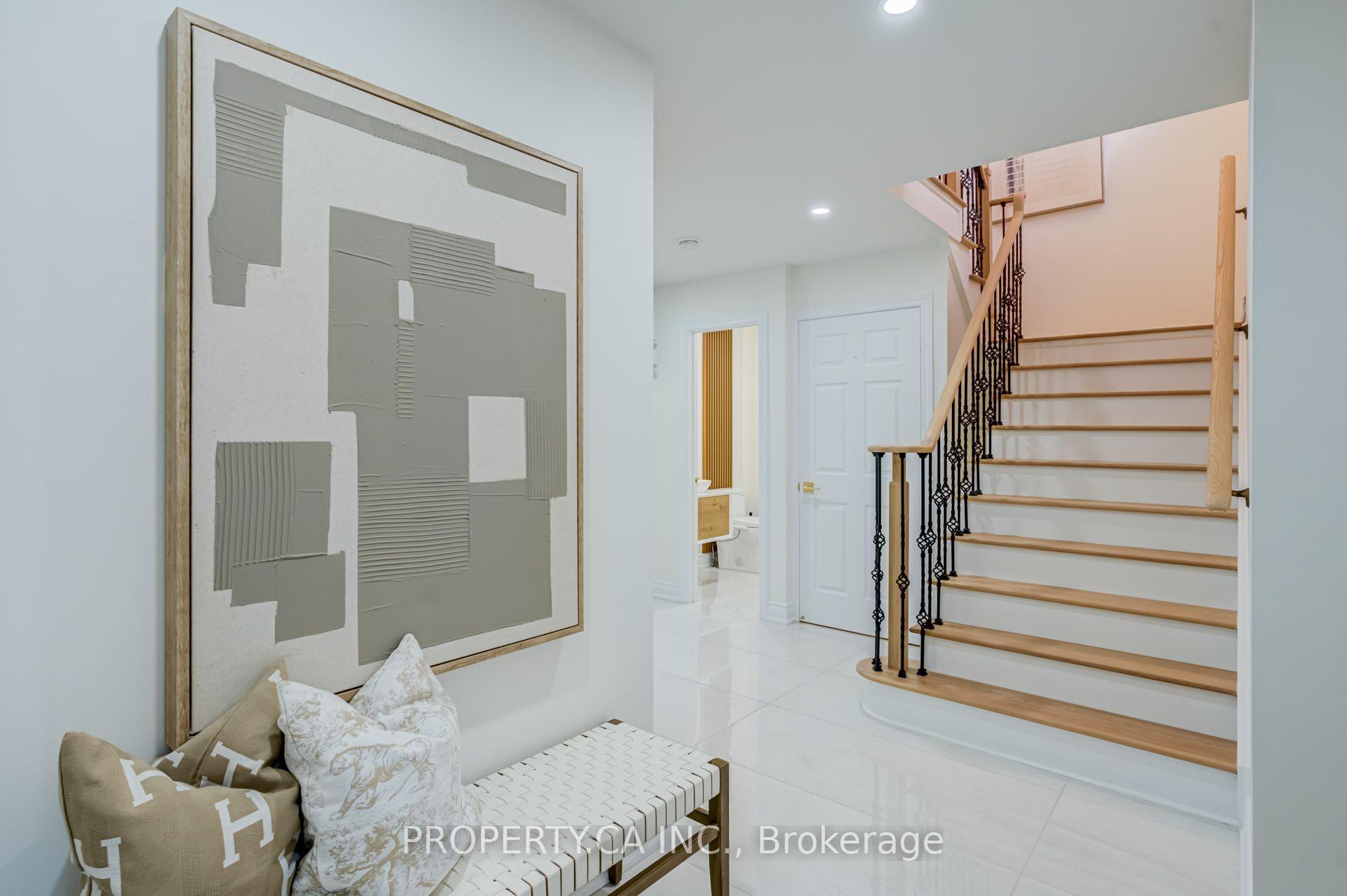 Photo 2 of 131 Giotto Crescent, Vaughan, Maple — HOMEH