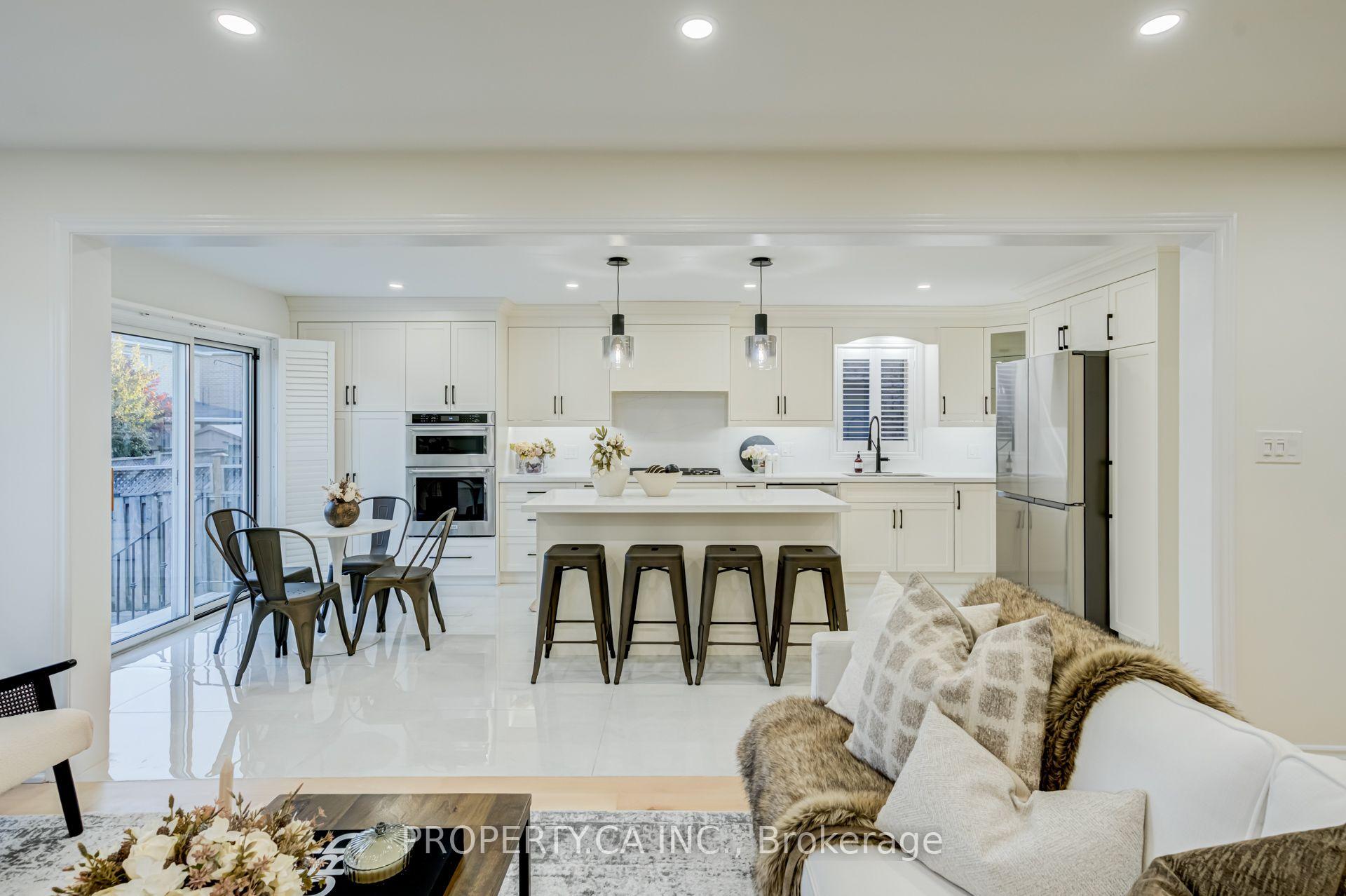 Photo 5 of 131 Giotto Crescent, Vaughan, Maple — HOMEH