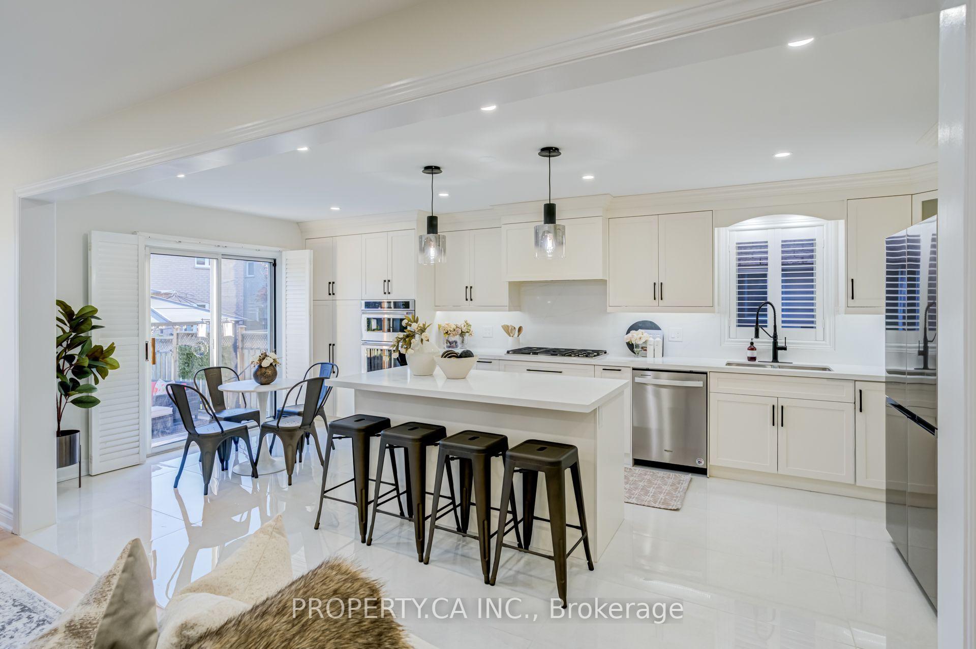 Photo 6 of 131 Giotto Crescent, Vaughan, Maple — HOMEH