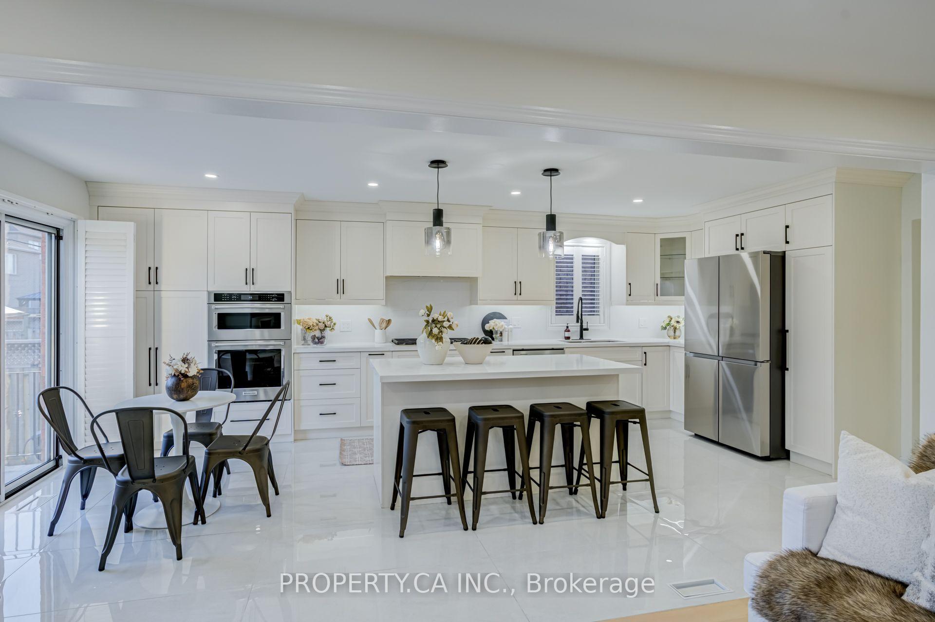Photo 7 of 131 Giotto Crescent, Vaughan, Maple — HOMEH