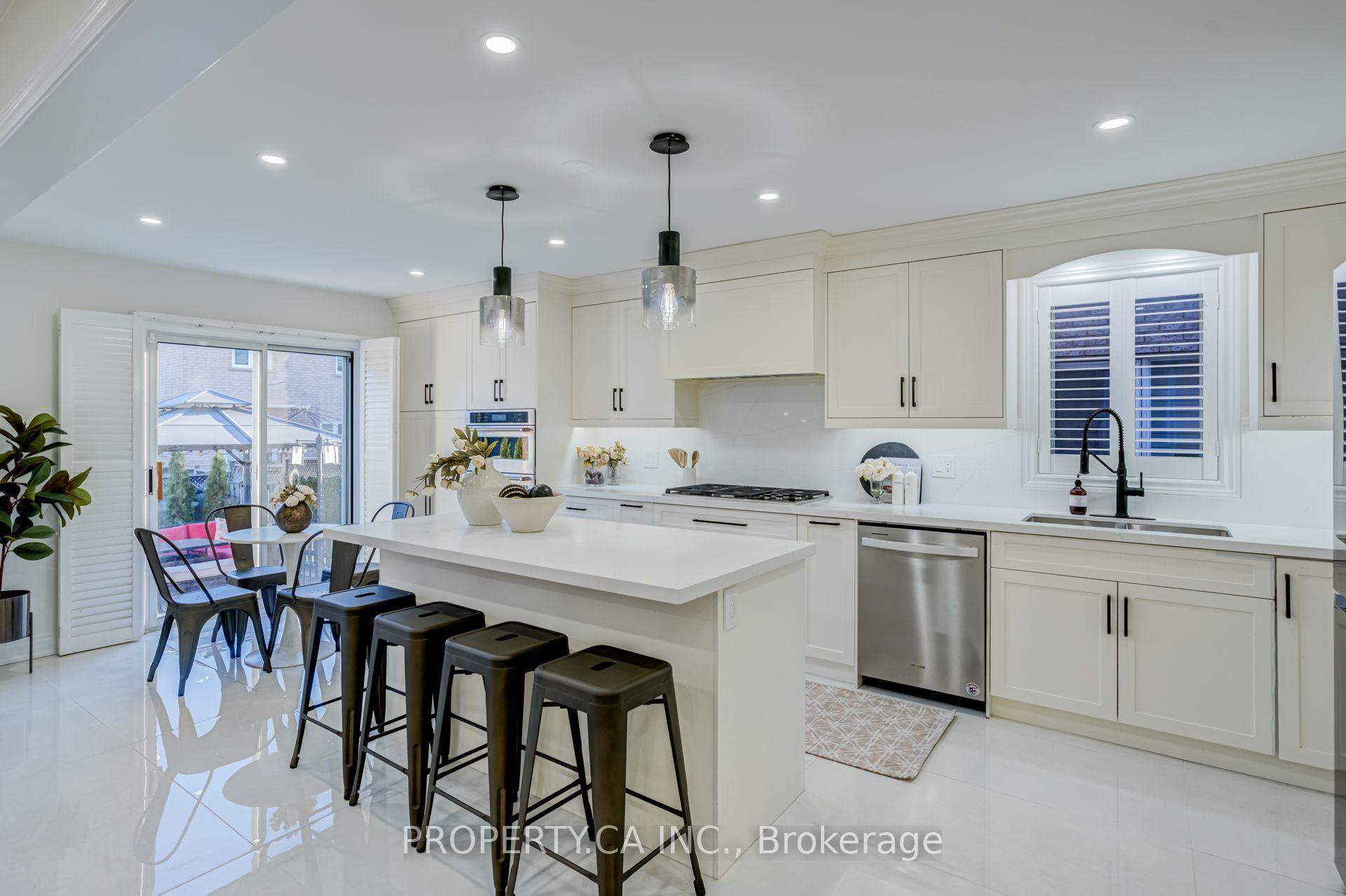 Photo 8 of 131 Giotto Crescent, Vaughan, Maple — HOMEH