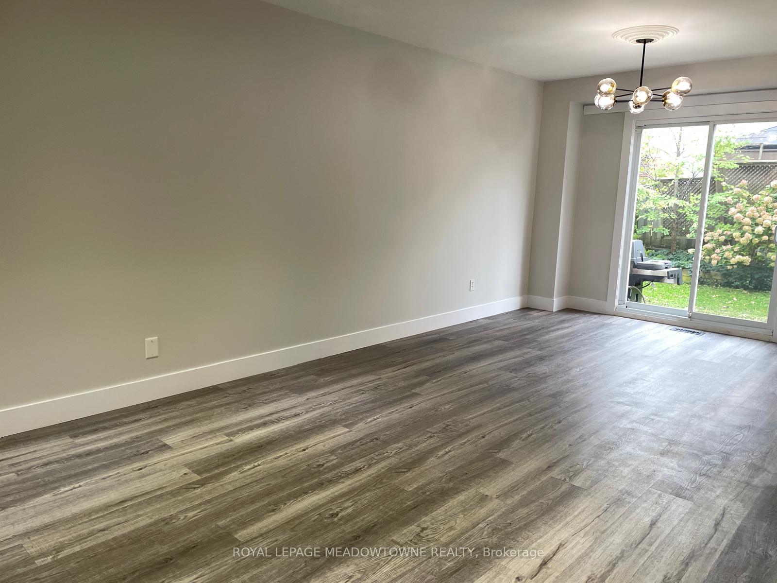 Photo 5 of 444 Vanier Drive, Milton, Bronte Meadows — HOMEH