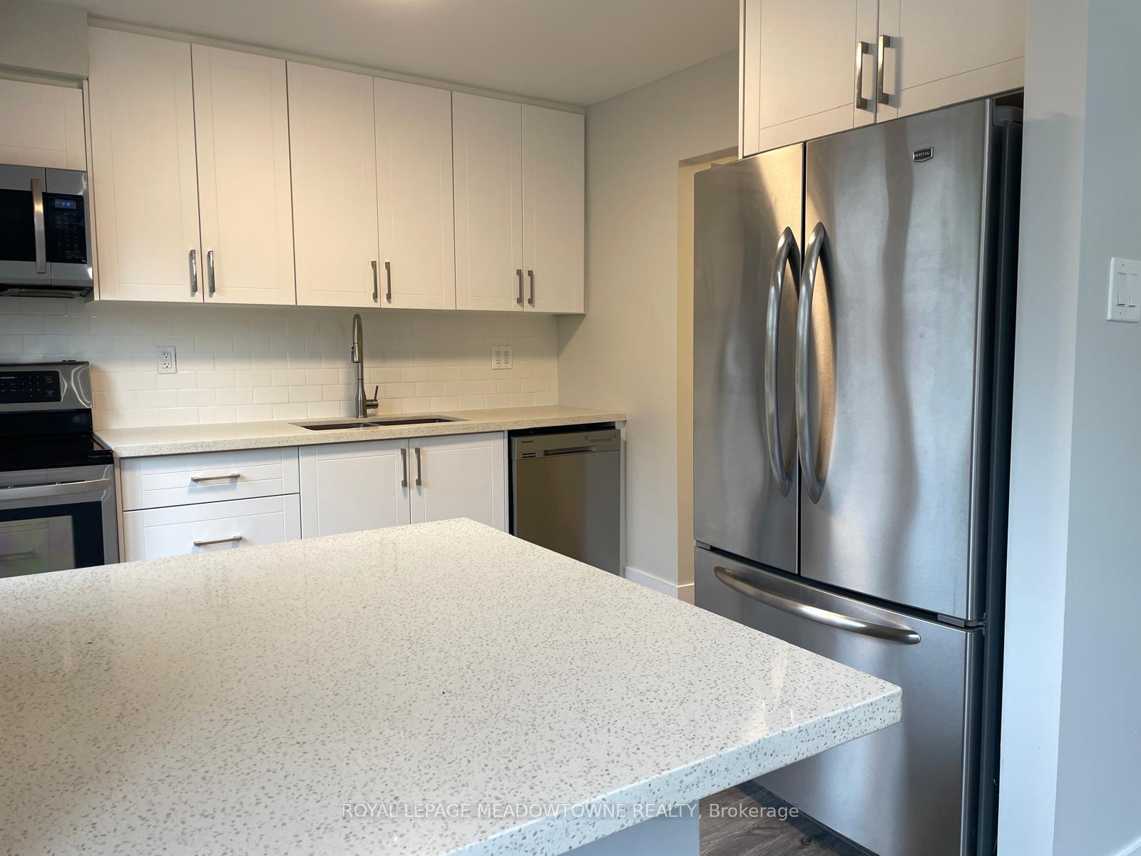 Photo 10 of 444 Vanier Drive, Milton, Bronte Meadows — HOMEH