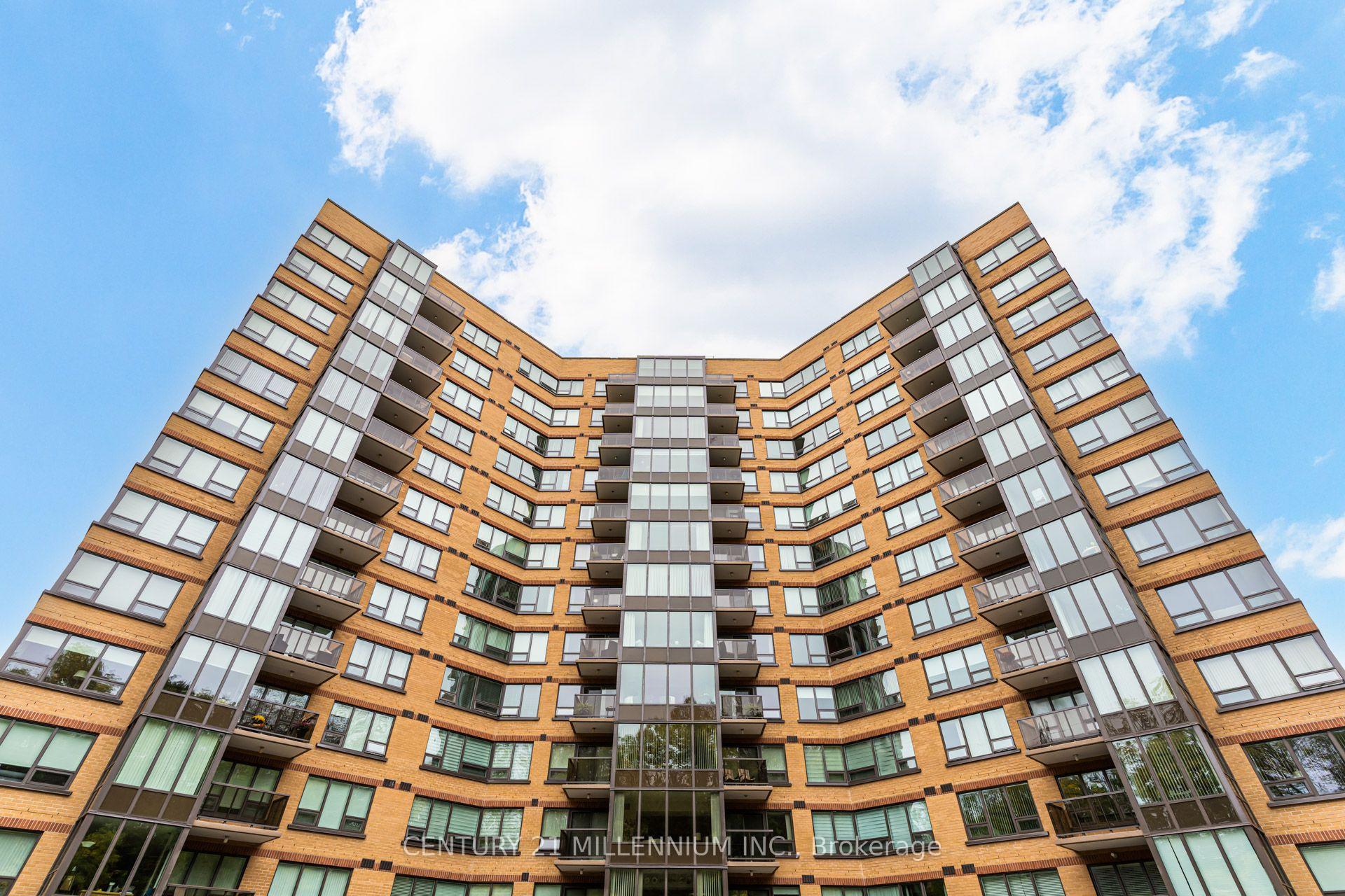 Front of Unit 909, 237 King Street W