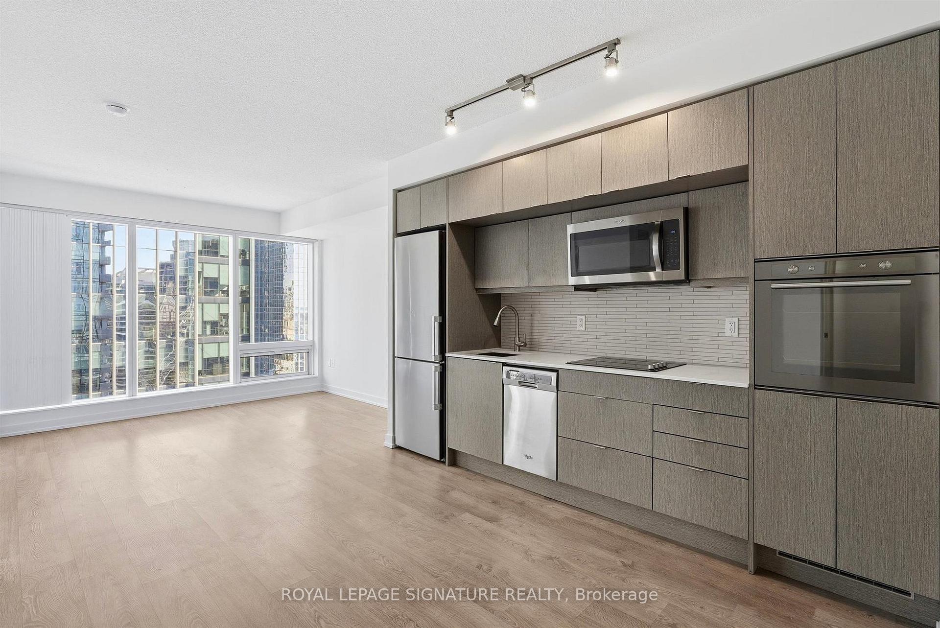 Photo 2 of Unit 2004, 10 York Street, Toronto, Waterfront Communities — HOMEH