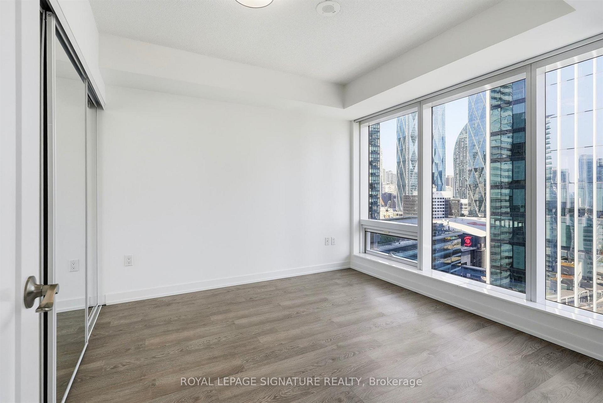 Photo 8 of Unit 2004, 10 York Street, Toronto, Waterfront Communities — HOMEH