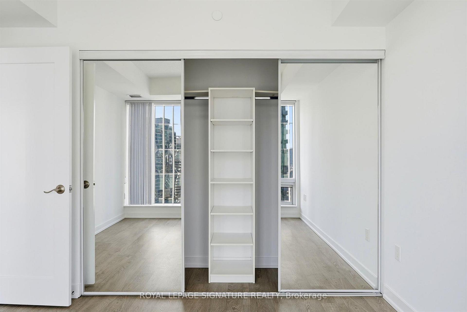 Photo 11 of Unit 2004, 10 York Street, Toronto, Waterfront Communities — HOMEH