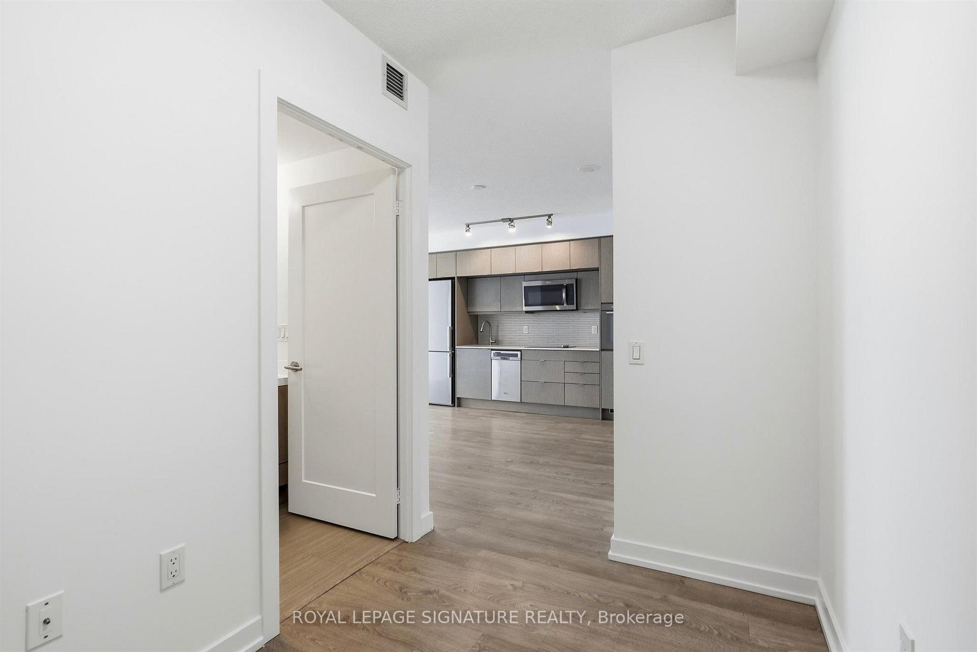 Photo 14 of Unit 2004, 10 York Street, Toronto, Waterfront Communities — HOMEH