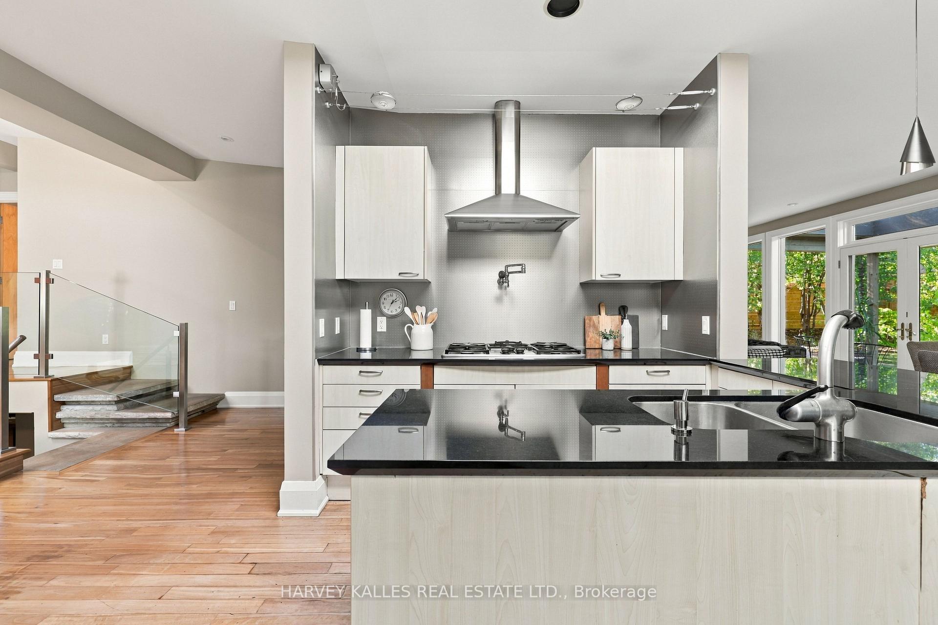 Photo 10 of 41 Hurlingham Crescent, North York, Banbury-Don Mills — HOMEH