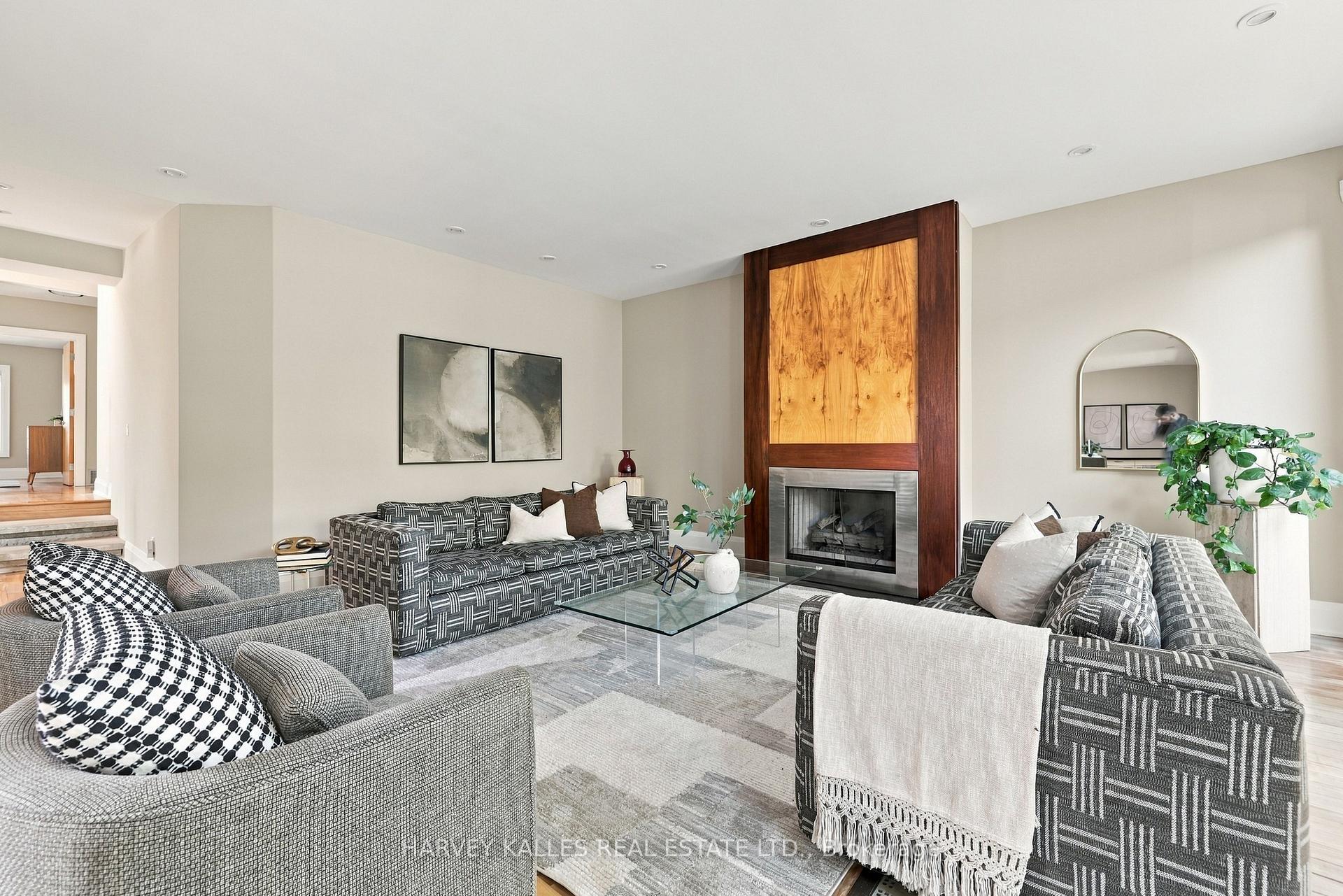 Photo 16 of 41 Hurlingham Crescent, North York, Banbury-Don Mills — HOMEH