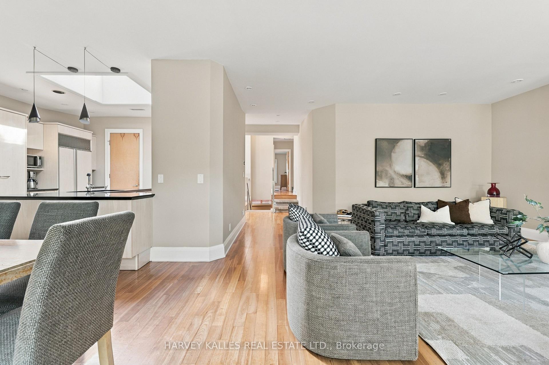 Photo 17 of 41 Hurlingham Crescent, North York, Banbury-Don Mills — HOMEH