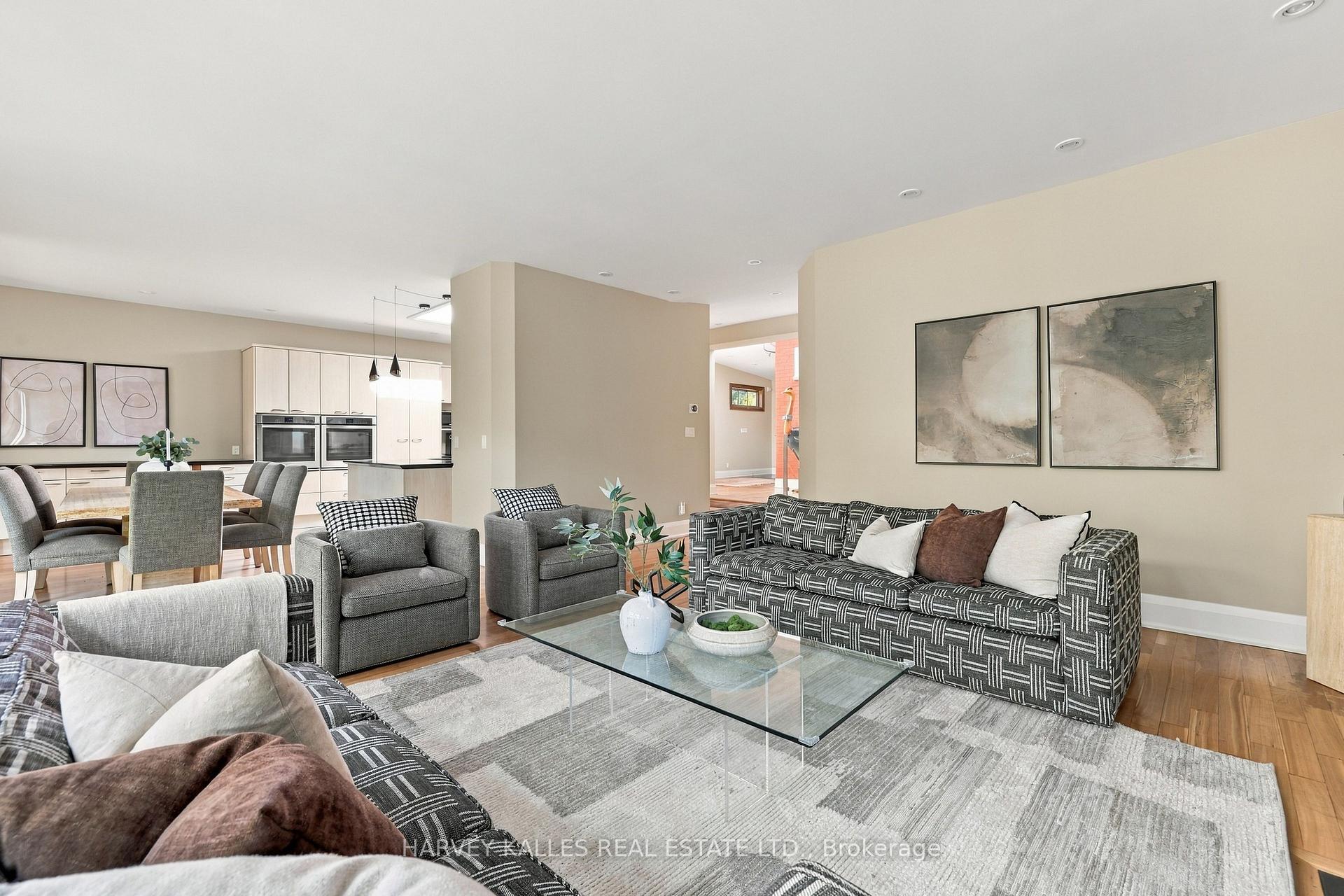 Photo 18 of 41 Hurlingham Crescent, North York, Banbury-Don Mills — HOMEH