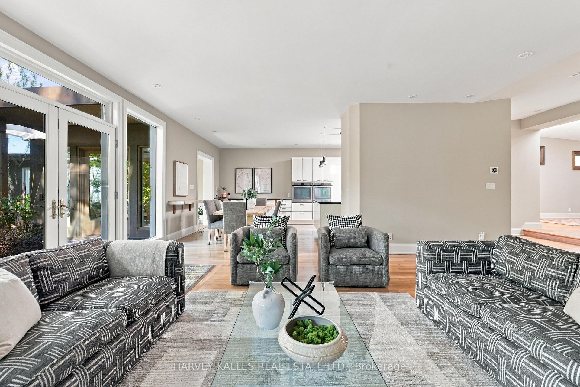 Photo 19 of 41 Hurlingham Crescent, North York, Banbury-Don Mills — HOMEH