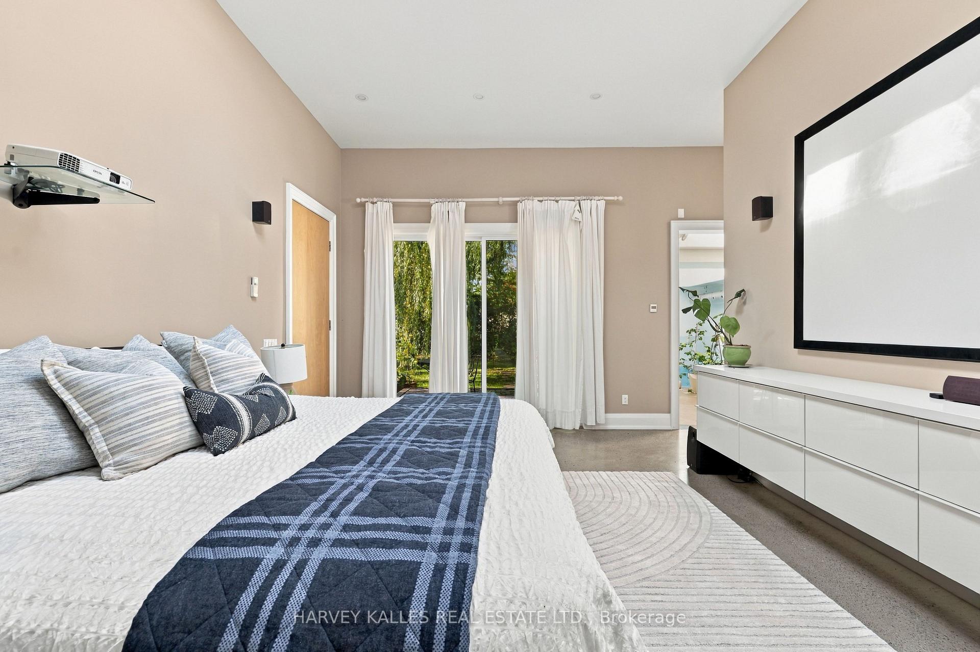 Photo 26 of 41 Hurlingham Crescent, North York, Banbury-Don Mills — HOMEH