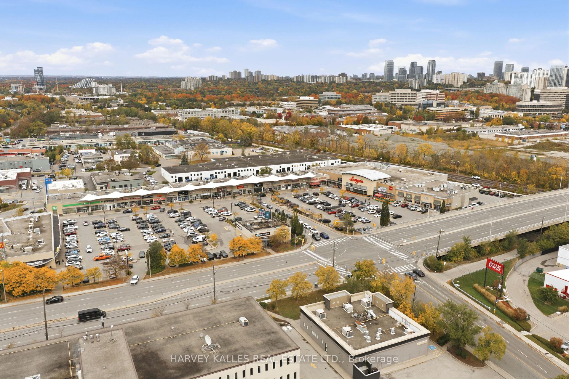 Photo 48 of 41 Hurlingham Crescent, North York, Banbury-Don Mills — HOMEH