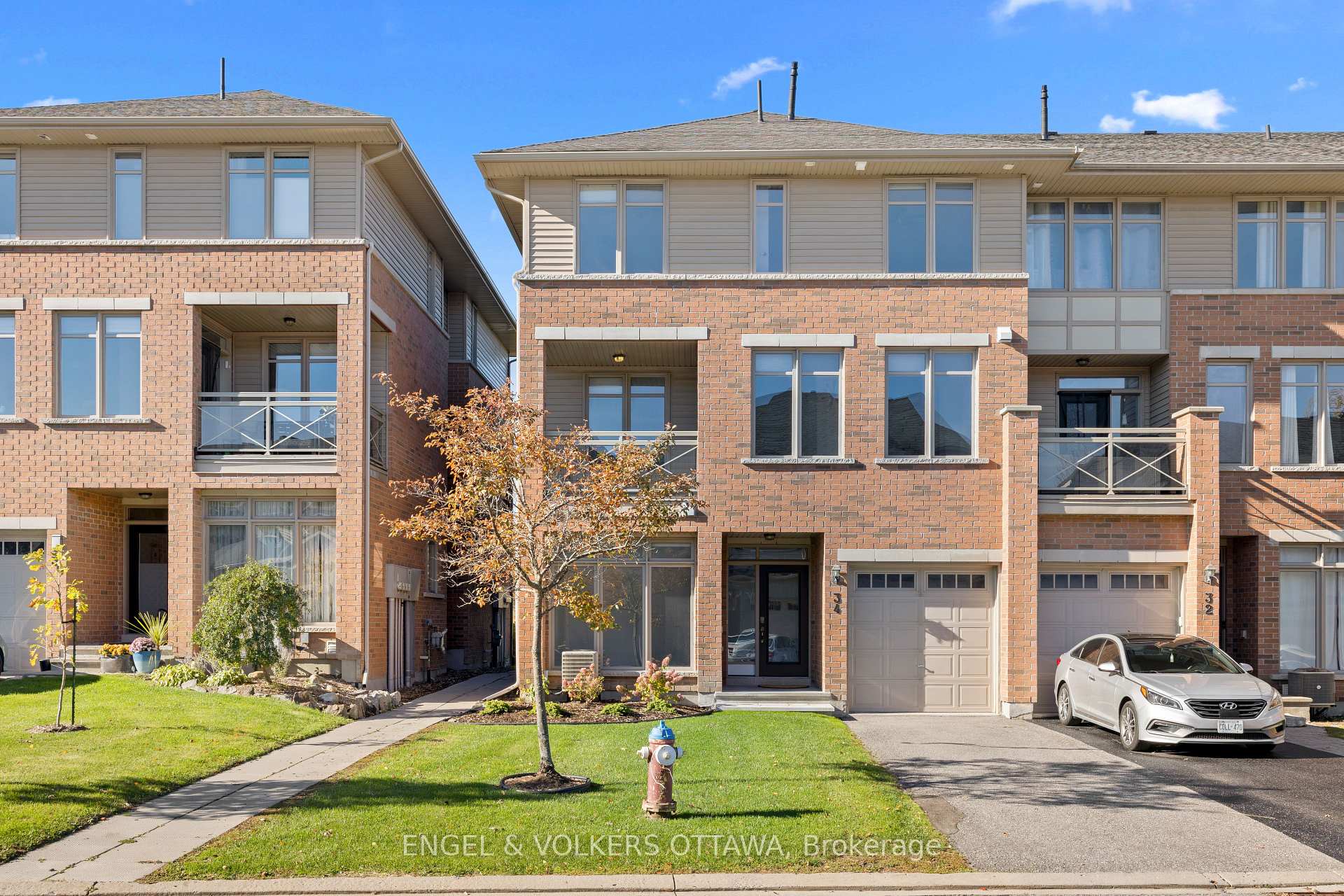 Photo 1 of 34 Aveia Private, Ottawa, Springridge/East Village — HOMEH