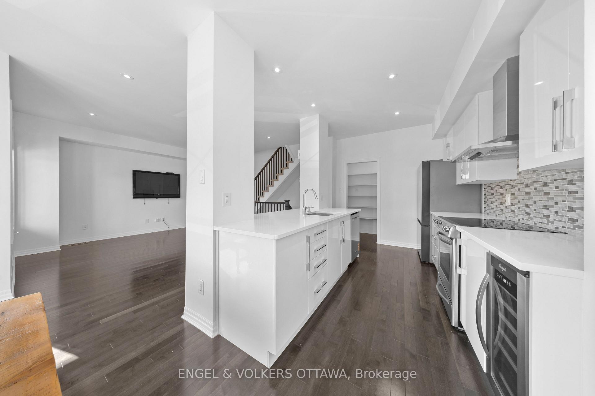 Photo 12 of 34 Aveia Private, Ottawa, Springridge/East Village — HOMEH