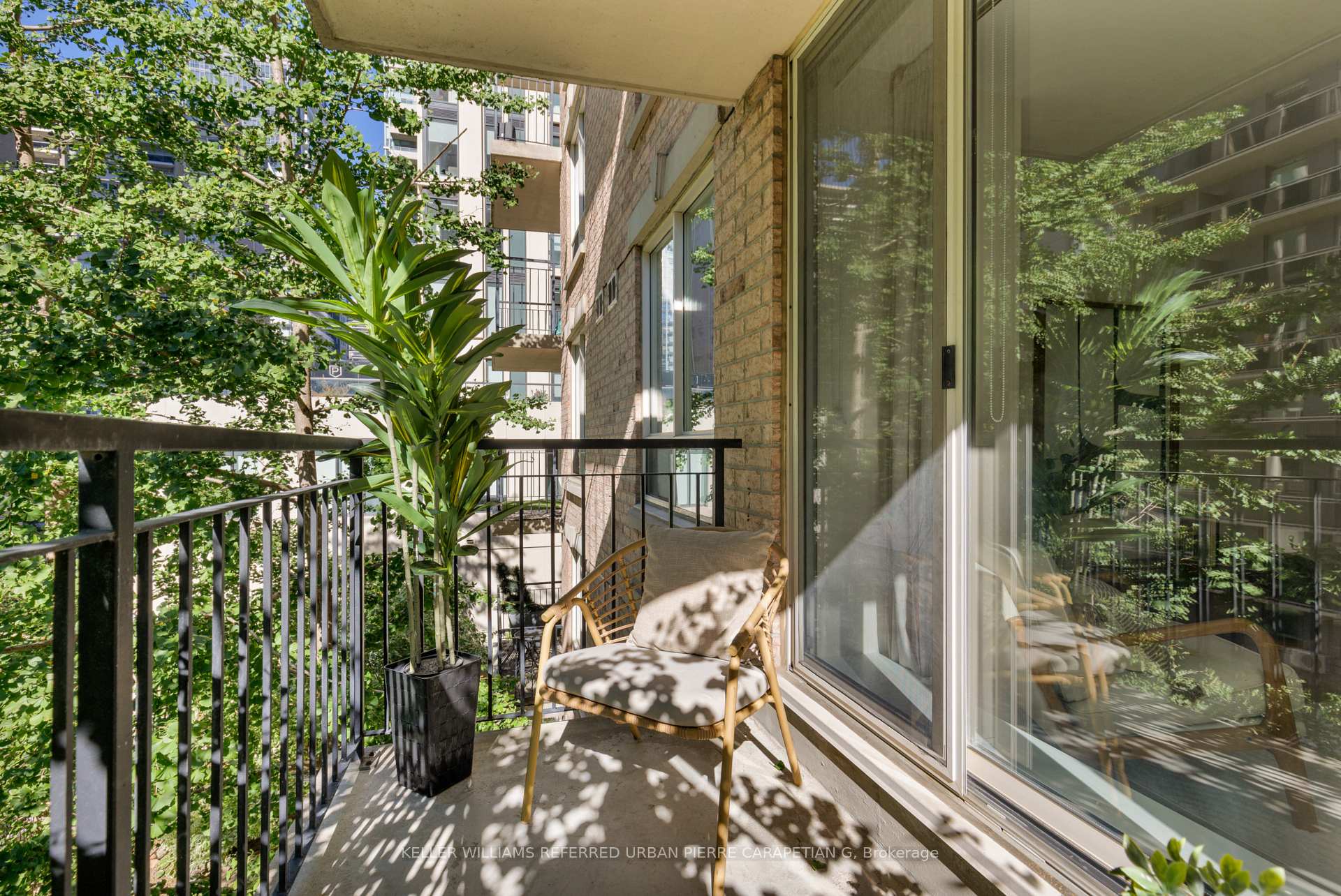 Photo 12 of Unit 402, 188 Redpath Avenue, Toronto, Mount Pleasant West — HOMEH