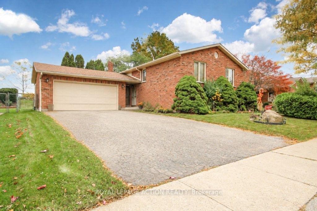 Photo 2 of 72 Lynden Hill Crescent, Brantford, Lynden Hills — HOMEH